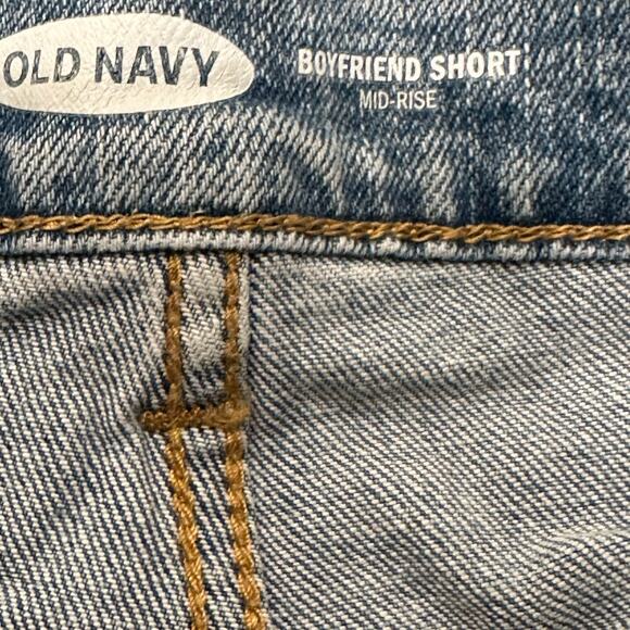Old Navy Women’s Size 6 Boyfriend Denim Shorts Light Wash Distressed - Picture 10 of 10